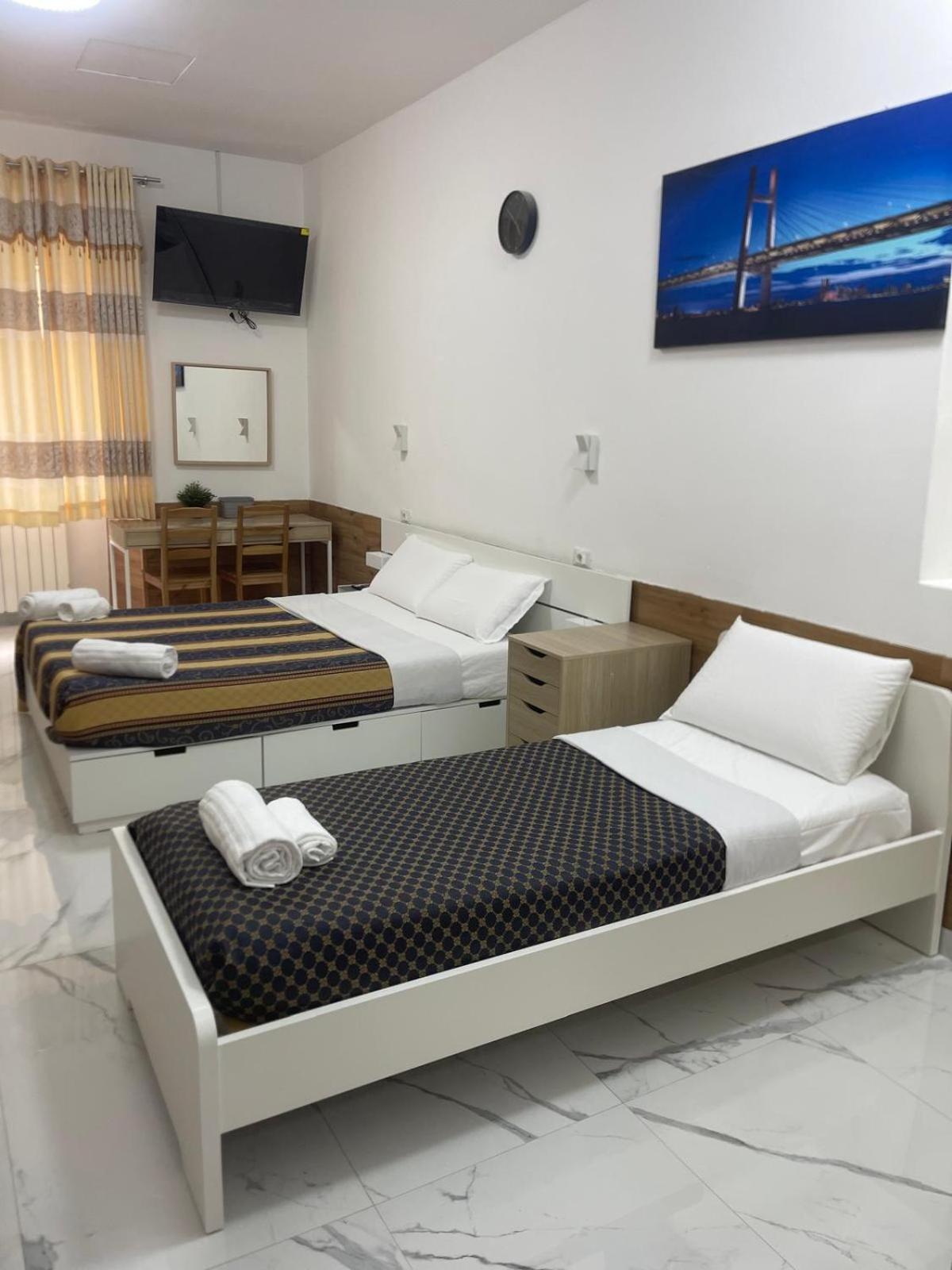 Dreibettzimmer mit Bad